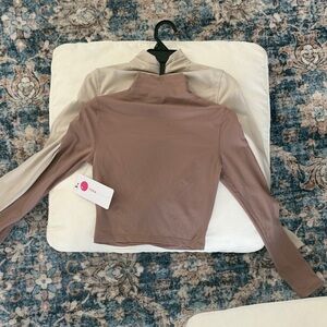 Yogulicious size XS long sleeve tops 2 pack
